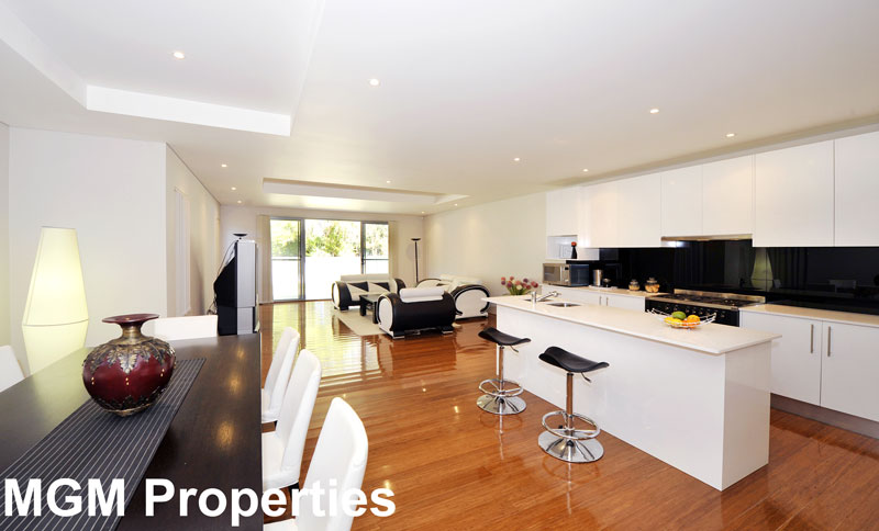 Contemporary Parkside Entertainer! Picture 2