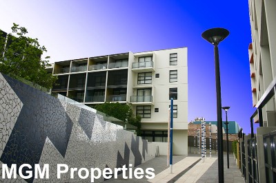 **DEPOSIT TAKEN** Picture **DEPOSIT TAKEN** Picture