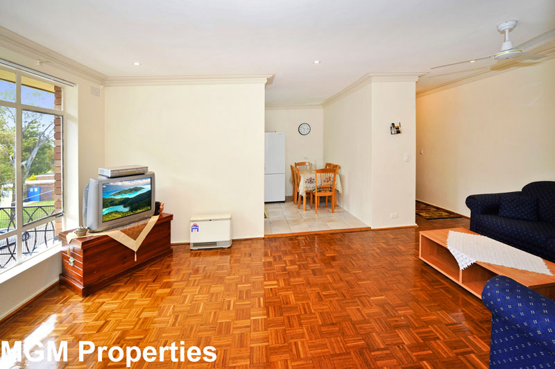 Move Straight In! Picture 1