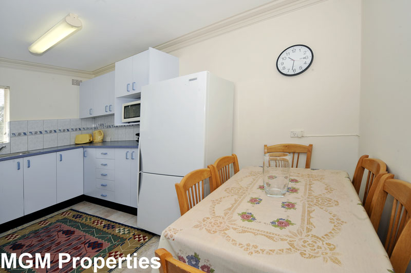 Move Straight In! Picture 3