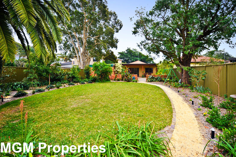 Parkside family bungalow, huge land & DA! Picture 3