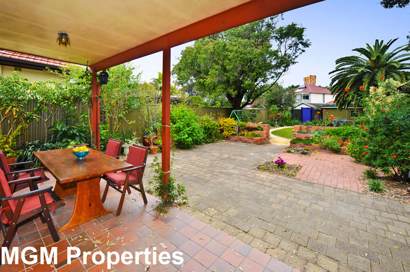 Parkside family bungalow, huge land & DA! Picture 2