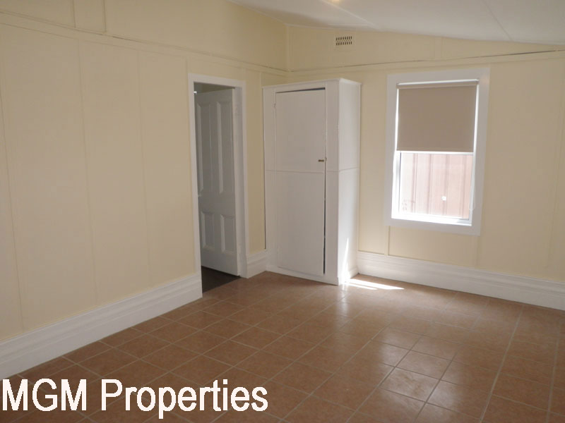 **DEPOSIT TAKEN** Picture 3