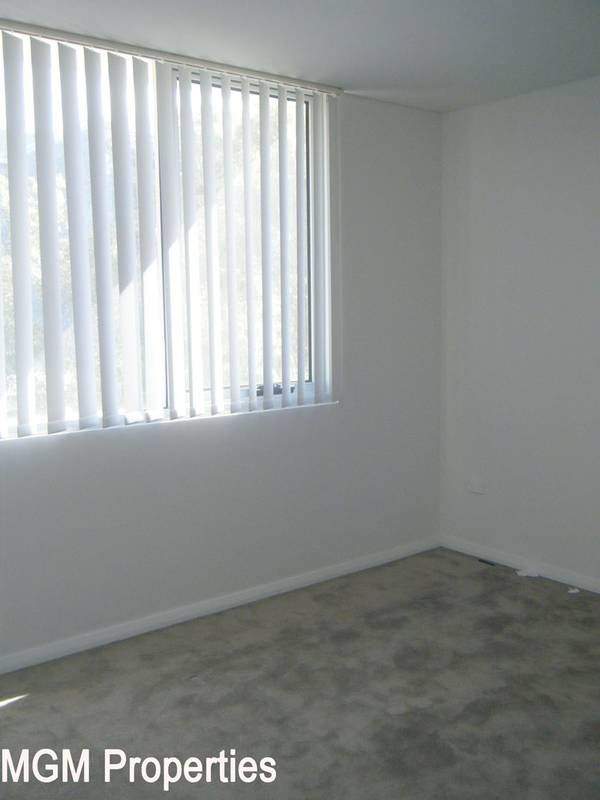 Split Level Apartment! Picture 2