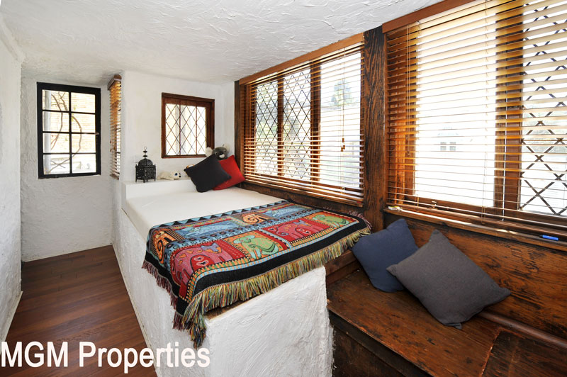 Unique Home/Income or Residence! Picture 2