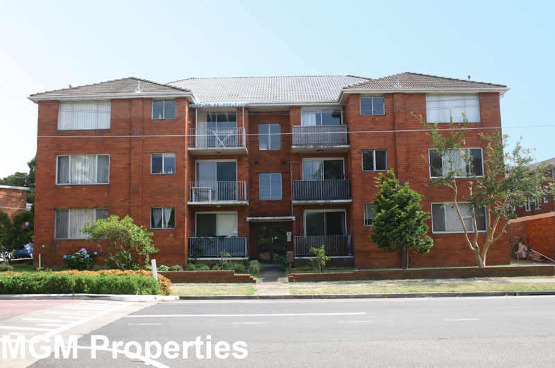 Move Straight In! Picture 1