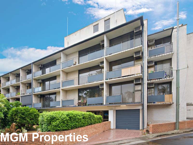 SUPERB INVESTMENT! Picture 1