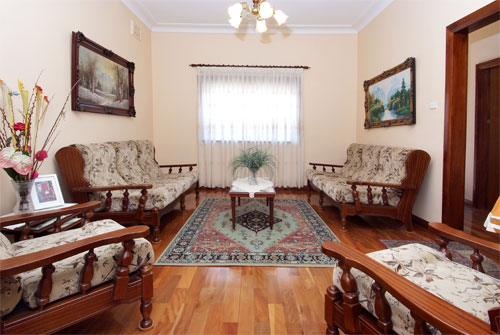 LOCATION! LOCATION! Live & Create! Picture 2