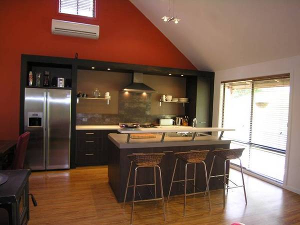 SIMPLY STUNNING Picture 2