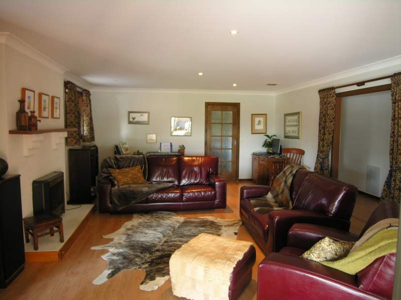 OUTSTANDING MANSFIELD ADDRESS Picture 2