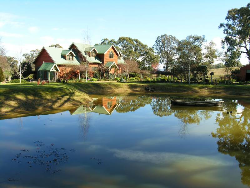 Stunning Home - Outstanding Setting Picture 1