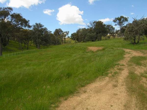 VALUE SMALL ACREAGE BY LAKE EILDON
Ref: 458 Picture 1