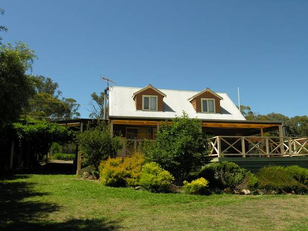 HOLIDAY OR "LIVE-IN" - BEAUTIFUL HOWQUA INLET Picture 1