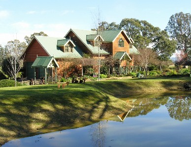 STUNNING HOME - OUTSTANDING SETTING Picture