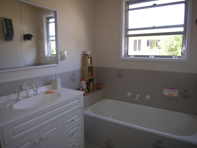 THIS HAS TO BE MANSFIELD'S BEST BUY?? SOLD !! Picture 3