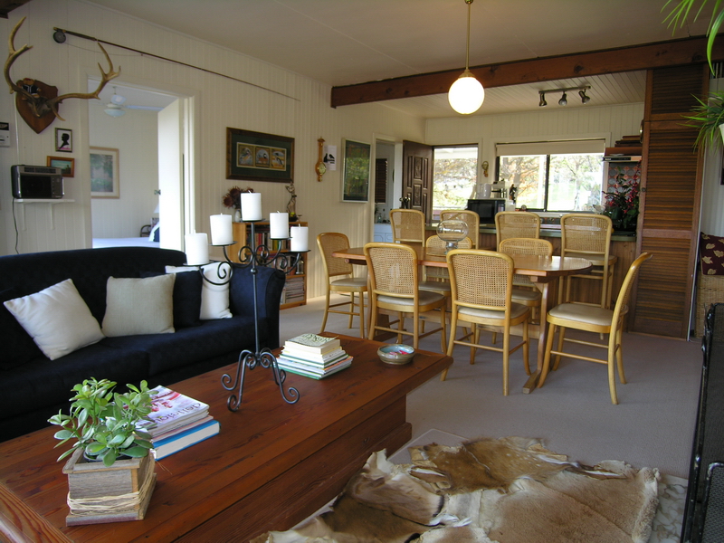 OUTSTANDING VALUE - FINEST LAKE EILDON VIEWS Picture 2