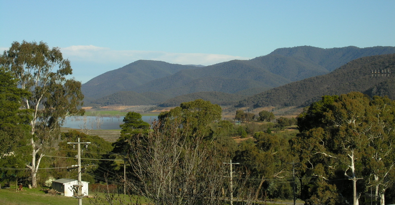 OUTSTANDING VALUE - FINEST LAKE EILDON VIEWS Picture 3