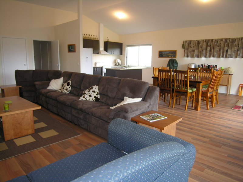 LAKE EILDON VIEWS! Picture 2