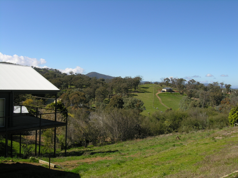 LAKE EILDON VIEWS! Picture 3