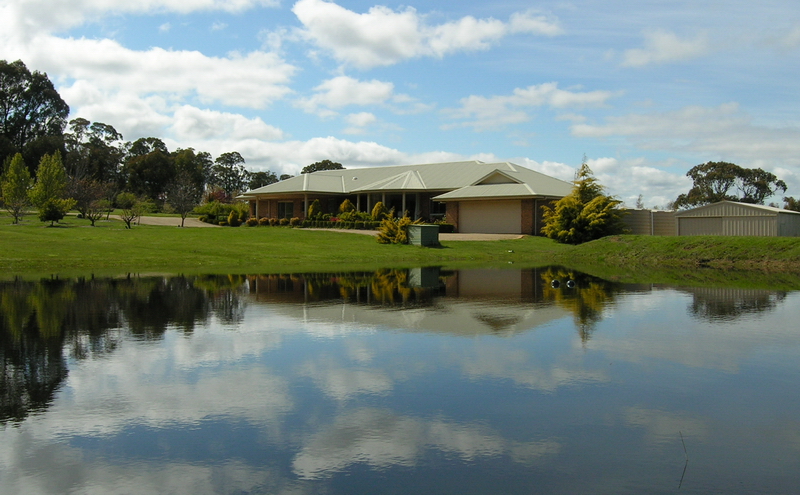 LUXURY HOME - BOUTIQUE ACRES Picture 1