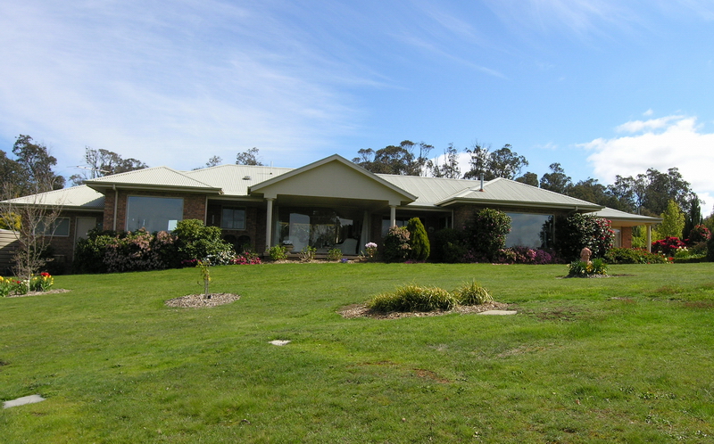 LUXURY HOME - BOUTIQUE 5 ACRES Picture 2