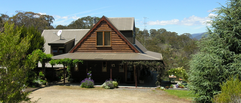 SPECTACULAR HILLSIDE SETTING Picture 3