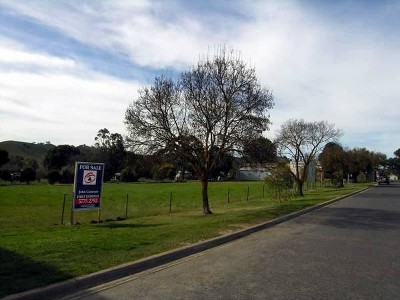 OUTSTANDING INVESTMENT Picture