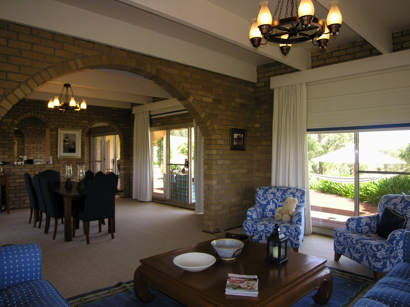 INSPIRING LUXURY - REDUCED FOR IMMEDIATE SALE!! Picture 2