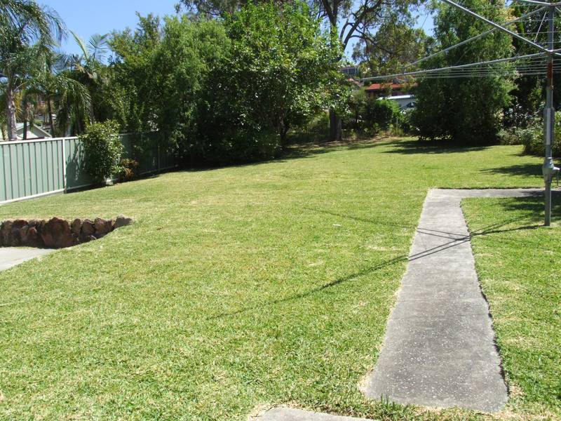 STROLL TO THE LAKE Picture 3