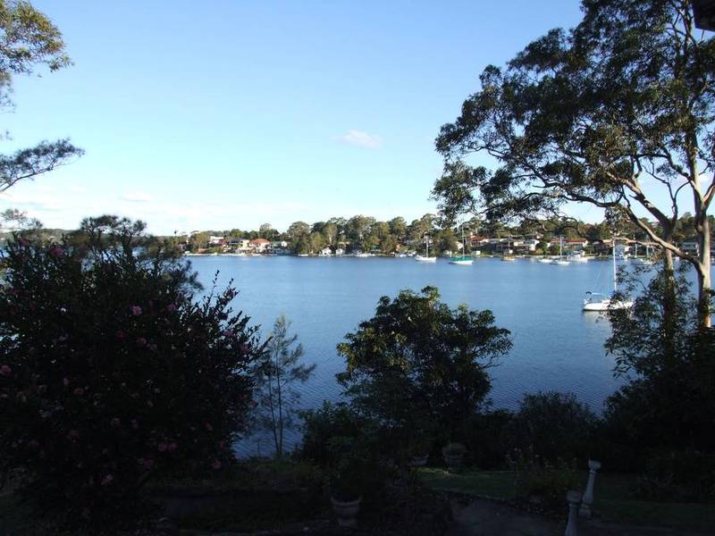 WATERFRONT COTTAGE Picture WATERFRONT COTTAGE Picture