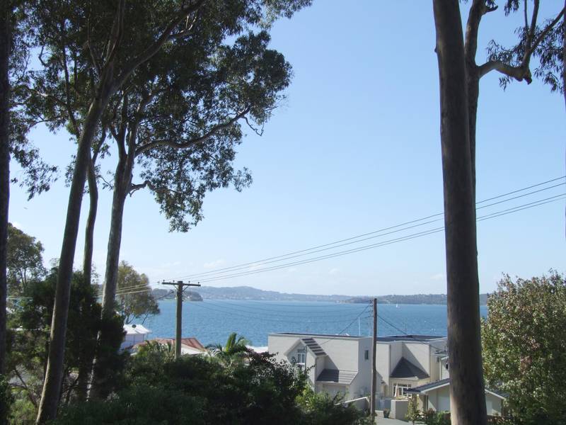 MAGNIFICENT NOR'EASTERLY LAKE VIEWS Picture 2