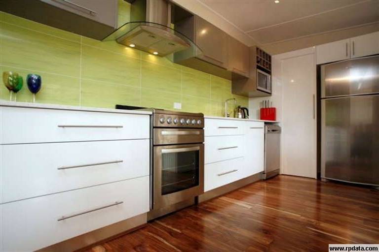 RENOVATED INSIDE Picture 3