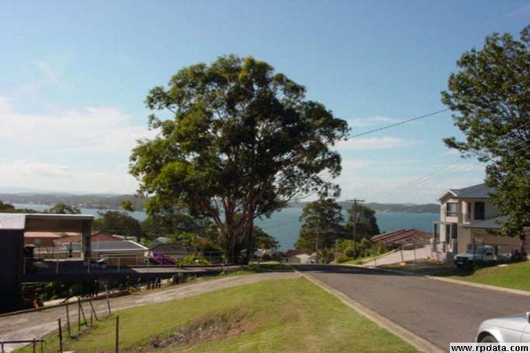 LAKE VIEWS - BUILD YOUR FAMILY HOME Picture 1