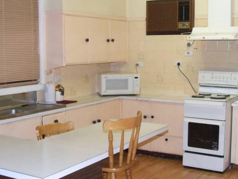 GREAT BUYING AT THIS PRICE ! Picture 1