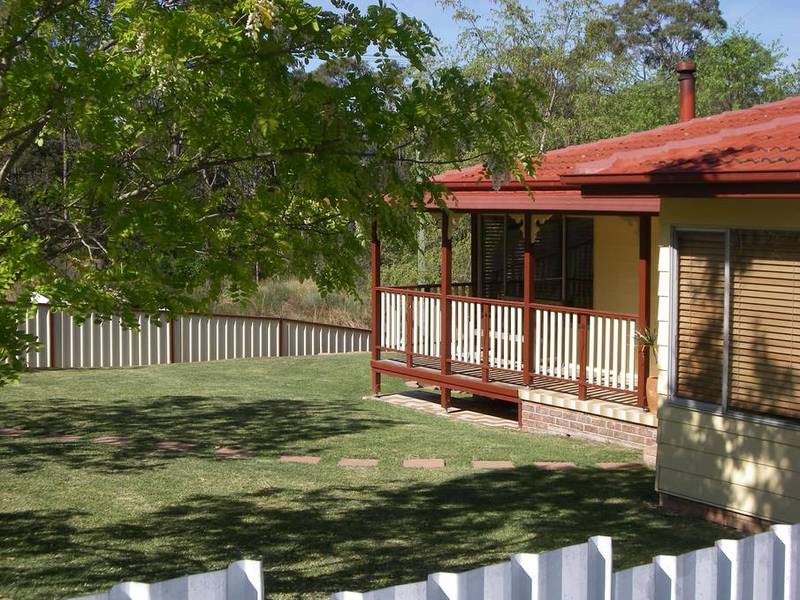 ROOM FOR FAMILY & FRIENDS Picture 2