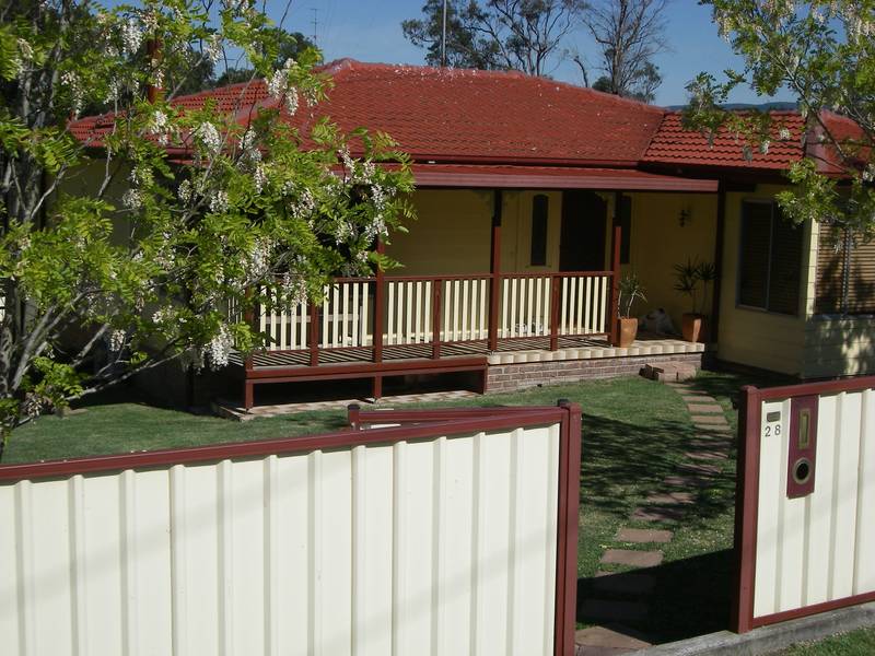 ROOM FOR FAMILY & FRIENDS Picture 1