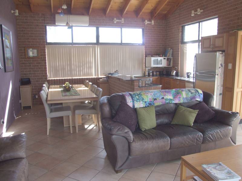 CAREY BAY - PRICE REDUCTION Picture 3