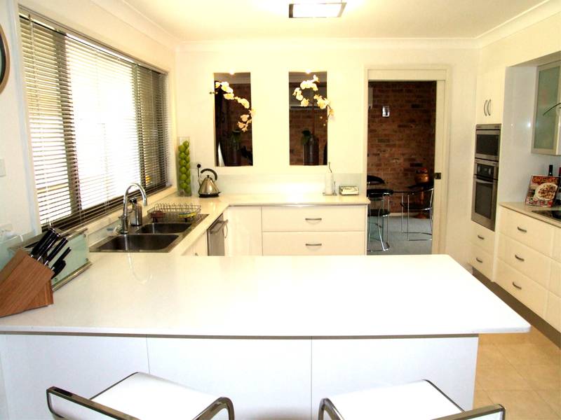 PROPERTY PRICED TO SELL - DON'T MISS OPPORTUNITY!!!! Picture 2