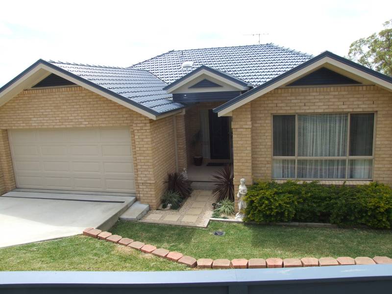 BIG BLOCK! BIG FAMILY HOME! Picture 2