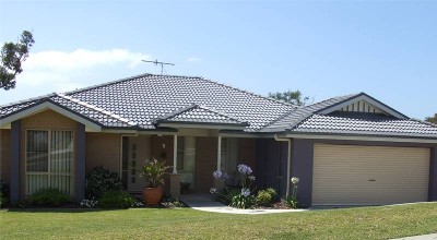 LUXURY LIVING IN GREAT SUBURB Picture