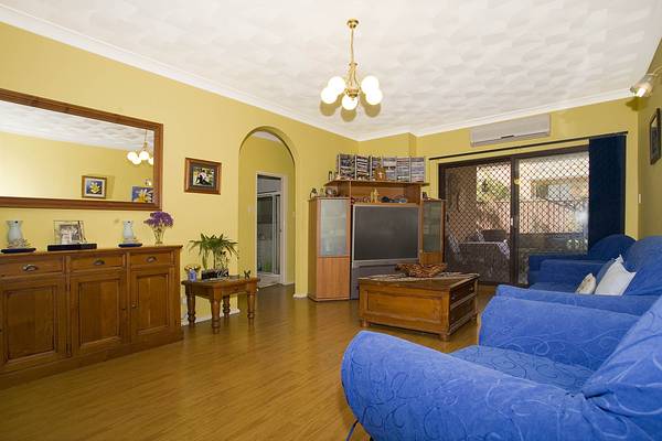 3 BEDROOM GARDEN UNIT Picture 2