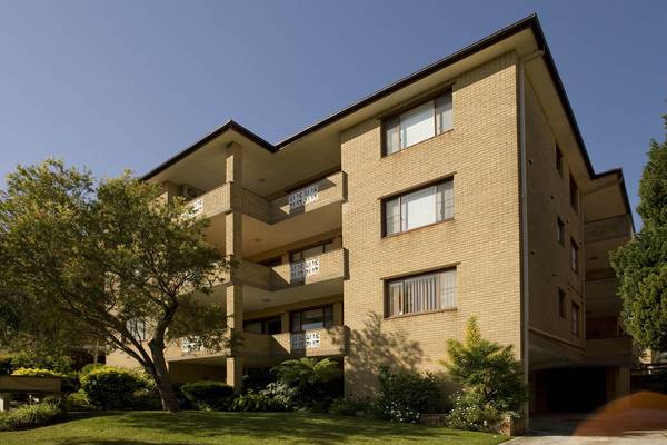 3 BEDROOM GARDEN UNIT Picture 1