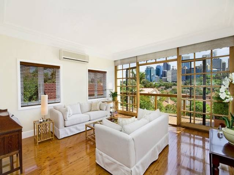 OFFERS ABOVE $1.1m. Huge Semi, Great Entertaining and Location Picture 2