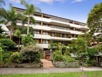 Sun-filled apartment - standout convenience & 91sqm in total Picture