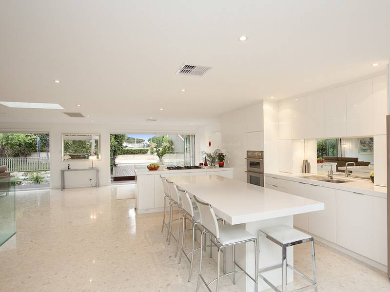 Fabulous entertaining and lifestyle options Picture 3