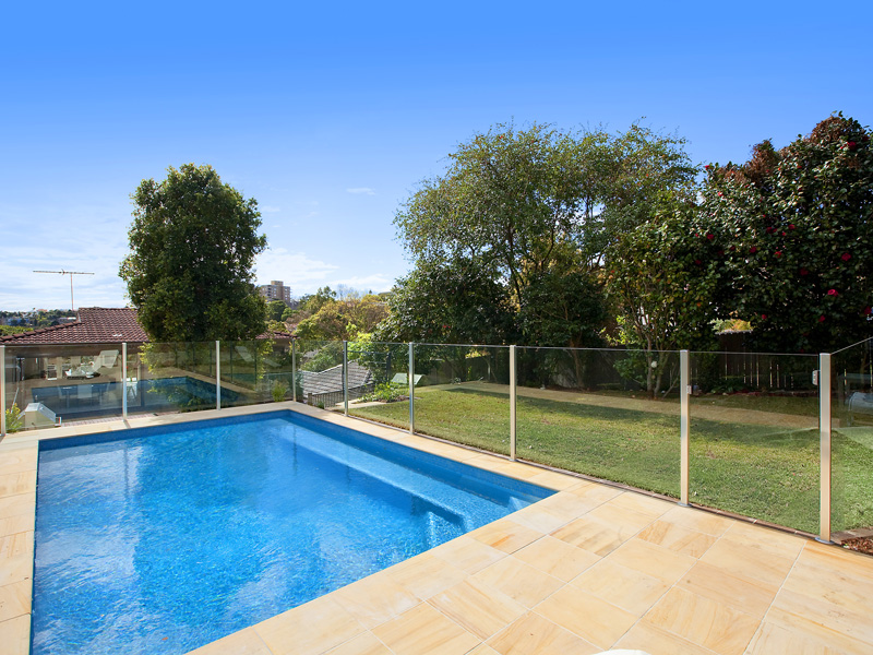 Fabulous entertaining and lifestyle options Picture 2