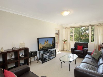 Quiet top floor apartment at the rear of a low rise block Picture Quiet top floor apartment at the rear of a low rise block Picture