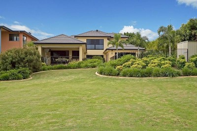 WATERFRONT - 1500M2 ALLOTMENT - 5 BEDROOMS Picture WATERFRONT - 1500M2 ALLOTMENT - 5 BEDROOMS Picture