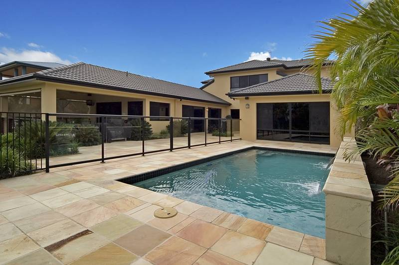 WATERFRONT - 1500M2 ALLOTMENT - 5 BEDROOMS Picture 2