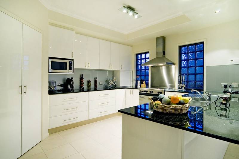 WATERFRONT - 1500M2 ALLOTMENT - 5 BEDROOMS Picture 3